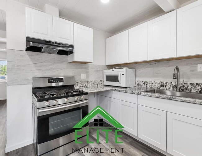 Building Photo - Charming Updated Home in Convenient Sacram...