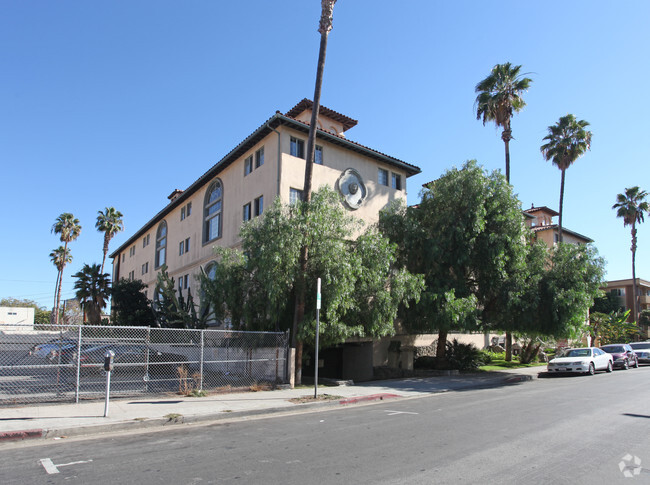 Building Photo - 1460 N. Mansfield Ave