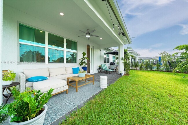 Building Photo - 4230 Rosa Dr