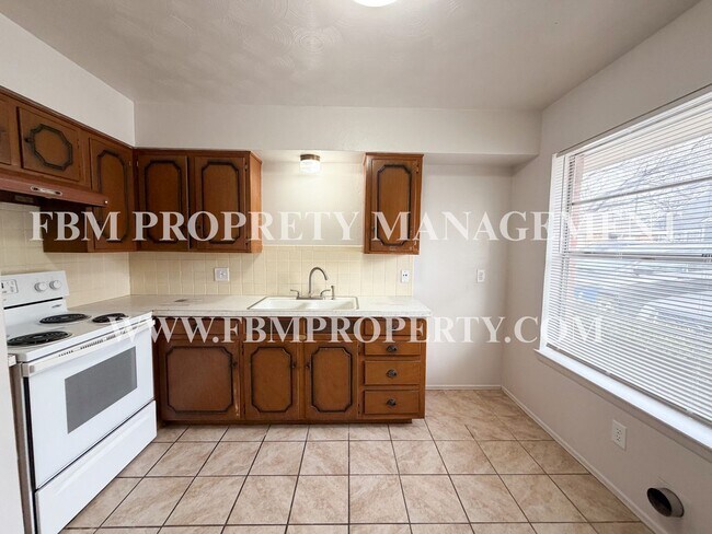 Building Photo - Preston-Gilmer Apartments, Unit 7 - Cozy 2 Bedroom, 1 Bathroom home in Ennis, Tx!