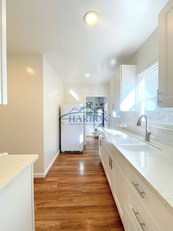 Building Photo - 1016 N Serrano Ave