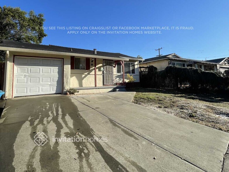 Building Photo - 452 Ladera Dr