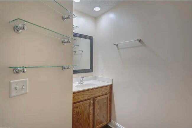 Building Photo - 435 Pin Oak Dr NW