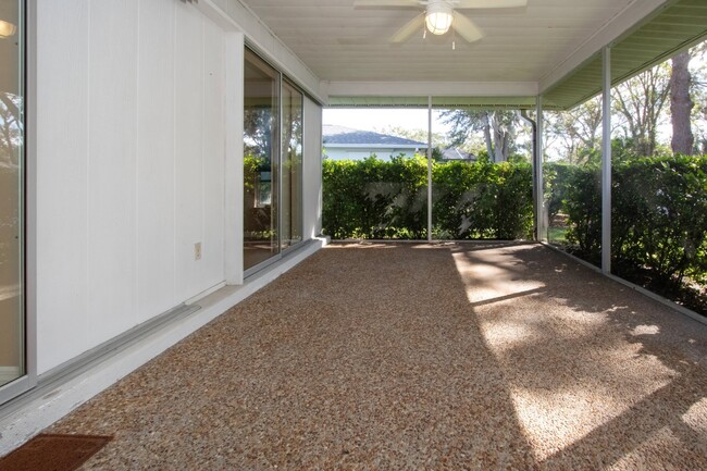 Building Photo - "Charming Sarasota Retreat: Spacious 3-Bed...