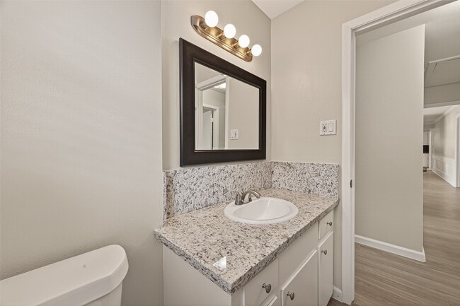 Building Photo - 9502 Skyline Dr