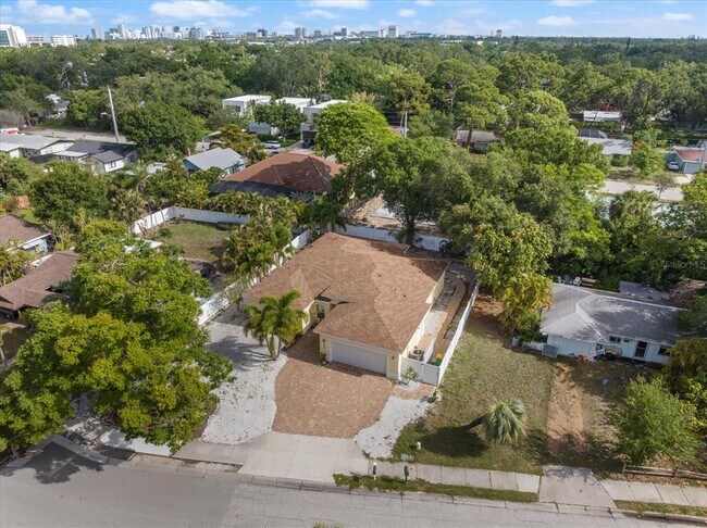 Building Photo - 2339 Datura St