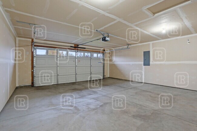 Building Photo - 17014 E Knox Ln