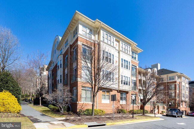 Building Photo - 1860 Stratford Park Pl