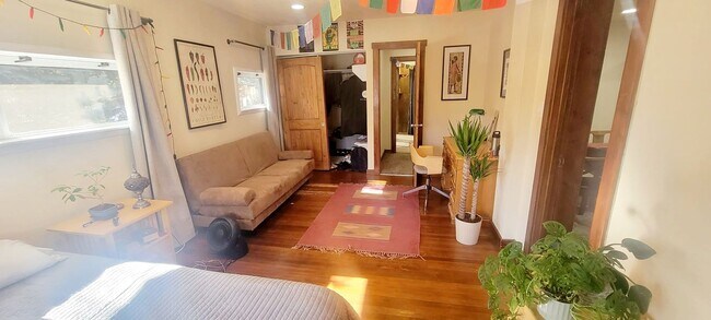 Building Photo - Reduced Rent | 5BD/3BA Home Near Pearl St, CU, Hiking, Park | plus $500 OFF First Months' Rent