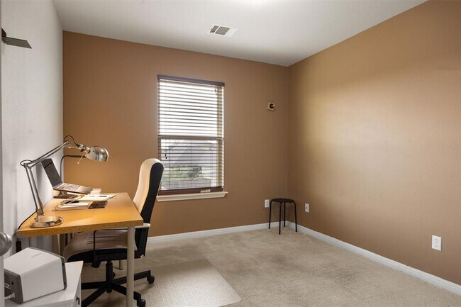 Building Photo - 369 S Brook Dr