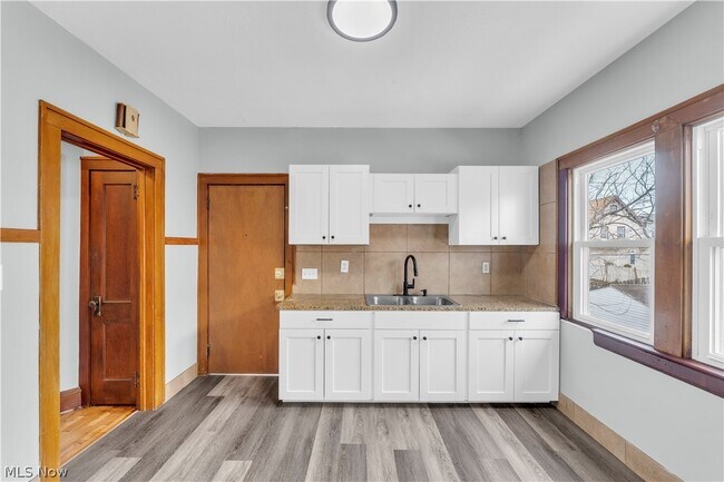 Building Photo - 4388 W 47th St