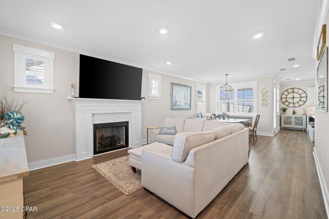 Building Photo - 2121 Sedges Ave