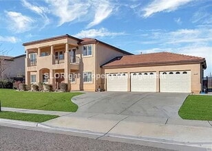 Building Photo - AVAILABLE SEPTEMBER- Beautiful Home in Paso Robles - 4 Bed / 4 Bath