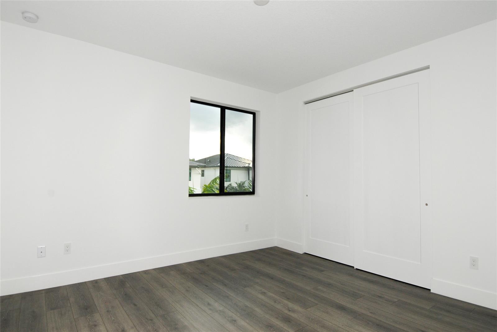 Building Photo - 1435 SW 23rd St