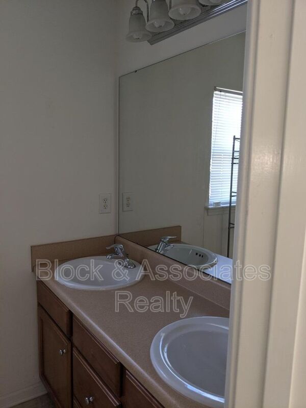 Building Photo - 120 Willow Ridge Dr