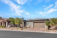 Building Photo - Immaculate 2600 sq. ft. single story 2 bed...