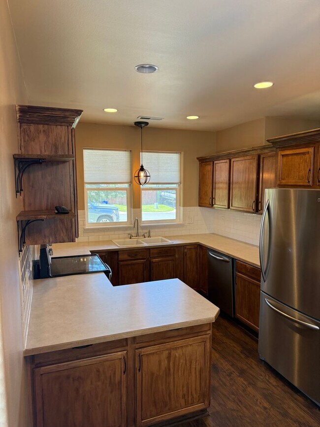 Building Photo - SW Old Mill Area 3 Bdrm, 2 Bath, All Appliances, A/C, Gas Heat/Fireplace, Dbl Garage