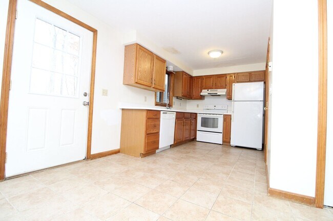 Building Photo - 37 Oak Hill Rd