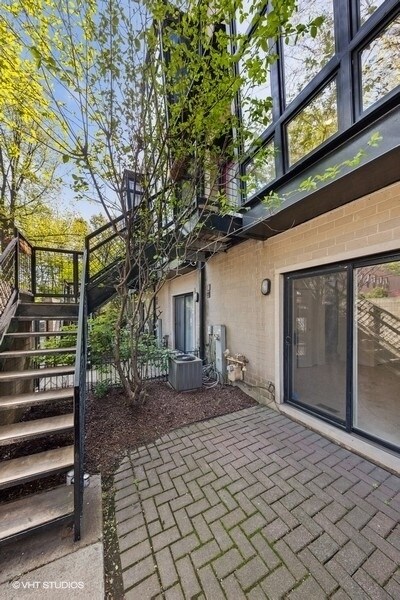 Building Photo - 1707 W Diversey Pkwy