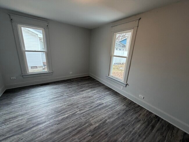 Building Photo - 214 McKinley