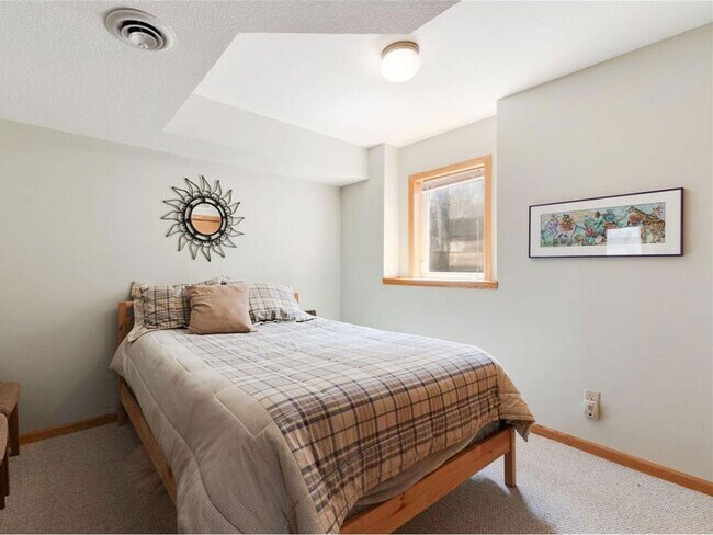 Building Photo - *Short term lease!* Spacious Like-New 2-Story with Office, Fireplace, Sunroom, Gourmet Kitchen & ...