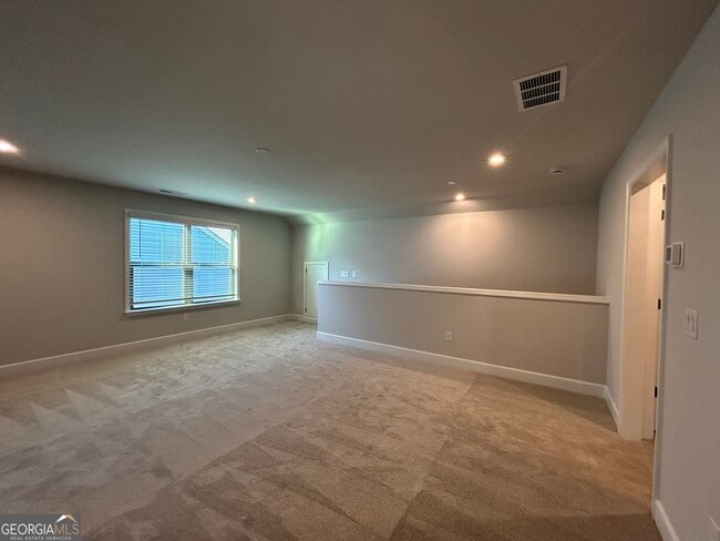 Building Photo - 450 Bandon Wy