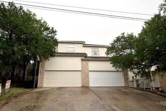 Building Photo - 921-923 Sagewood Trail