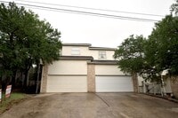 Building Photo - 921-923 Sagewood Trail