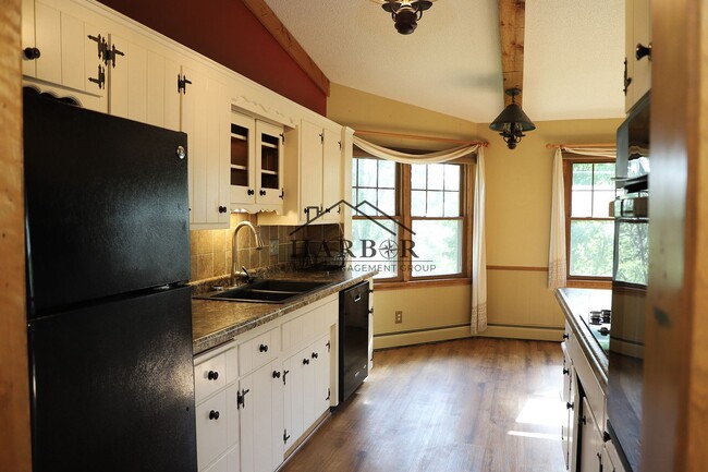 Building Photo - 3504 Ogden Ct NE