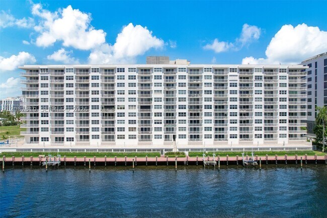 Building Photo - 511 Bayshore Dr