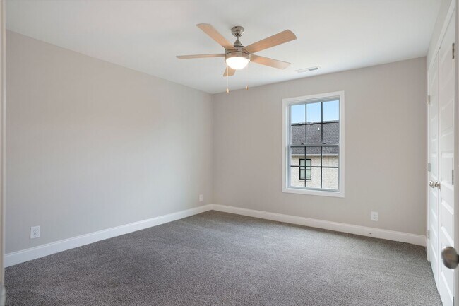 Building Photo - Excell Pointe 2 Bedroom Townhomes