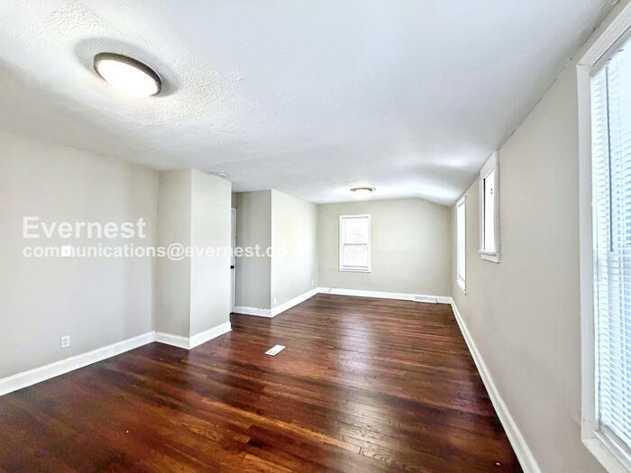 Building Photo - 2032 Kendall St