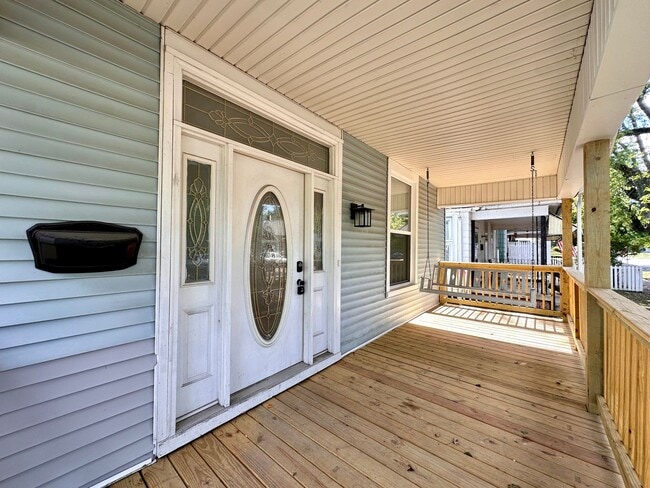 Building Photo - Charming 2 Bed / 1 Bath Home with Garage &...