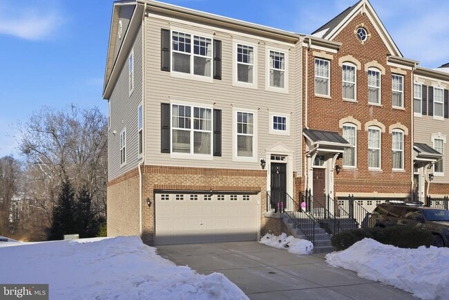 Building Photo - 9052 Isabel Ln