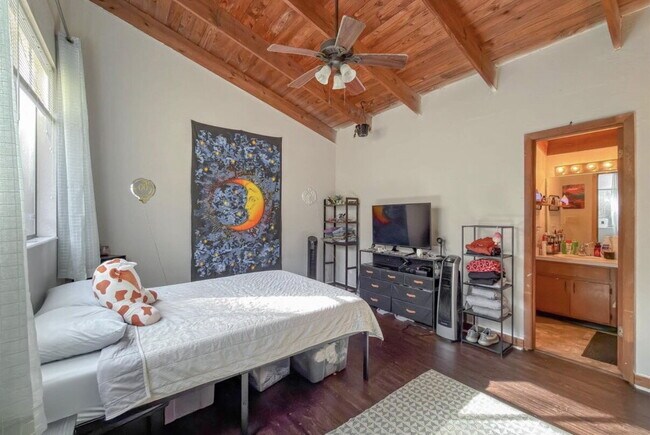 Building Photo - Spacious 1BR Retreat Near FSU & TCC – Vaulted Ceilings, BRAND NEW DECK!