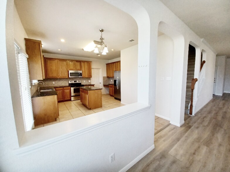 Building Photo - 507 Tundra Dr