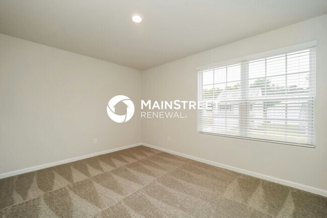 Building Photo - 4 Bedroom Pet-Friendly Home in Greensboro, NC with Main Street Renewal