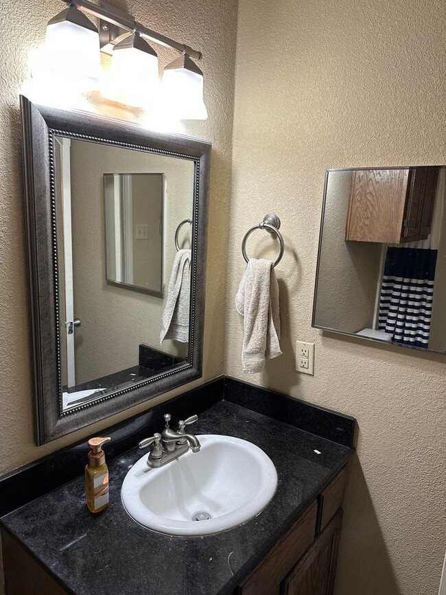 Building Photo - College Station - 1-bedroom, 1-bath Condo ...