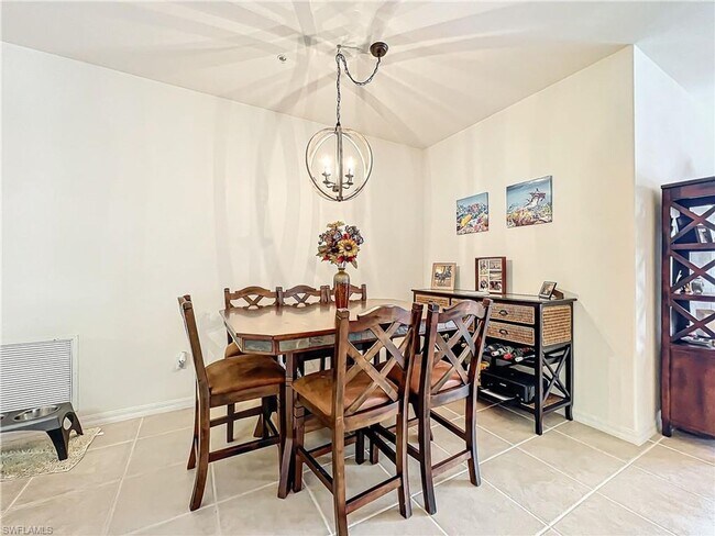 Building Photo - 3 bedroom 2 bathroom Condo in Majestic Pointe