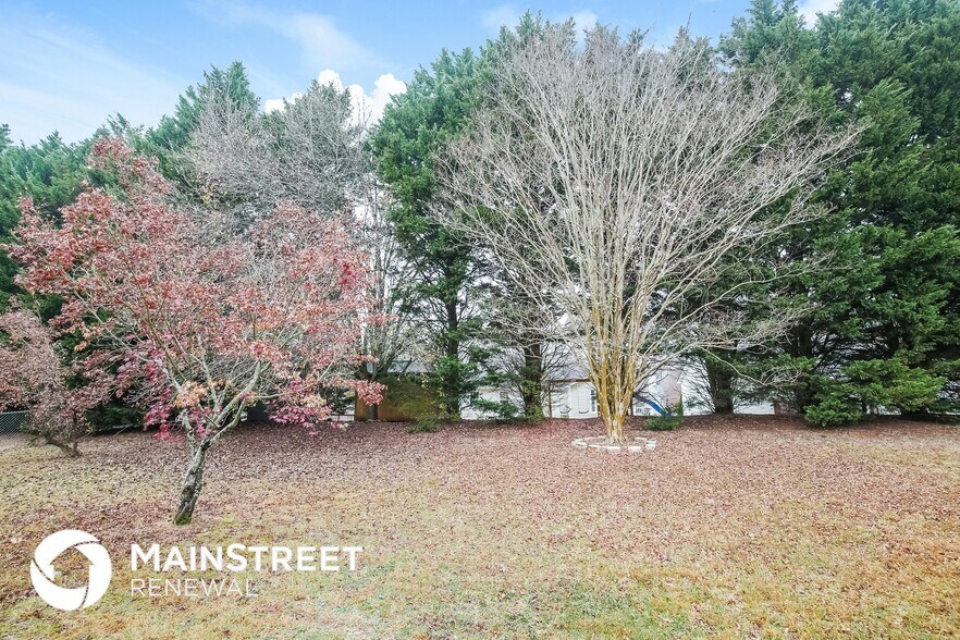 Building Photo - 440 Corbin St