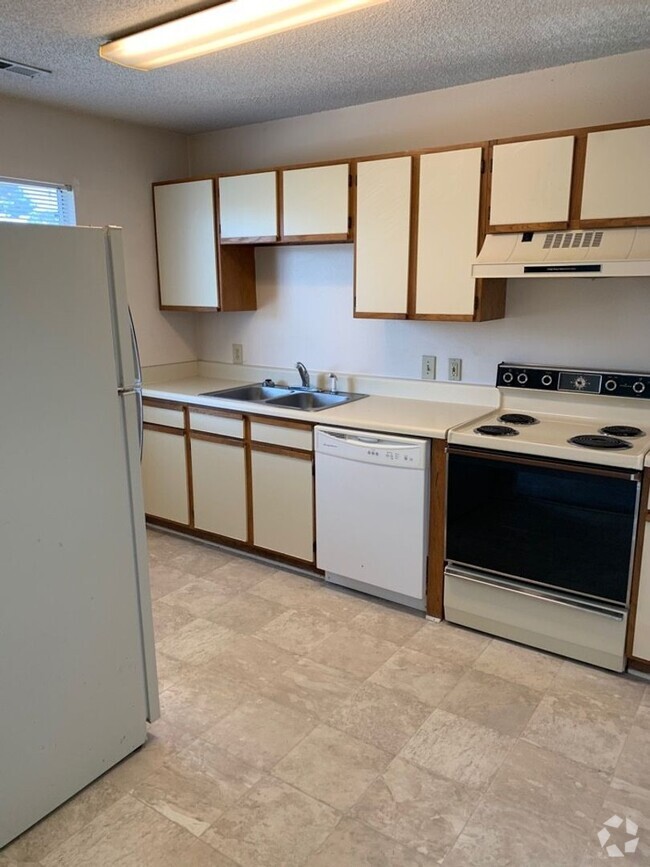 Building Photo - 2 BED 2 BATH UNIT ON 3RD FLOOR IN MYRTLE G...