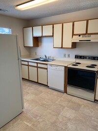 Building Photo - 2 BED 2 BATH UNIT ON 3RD FLOOR IN MYRTLE G...