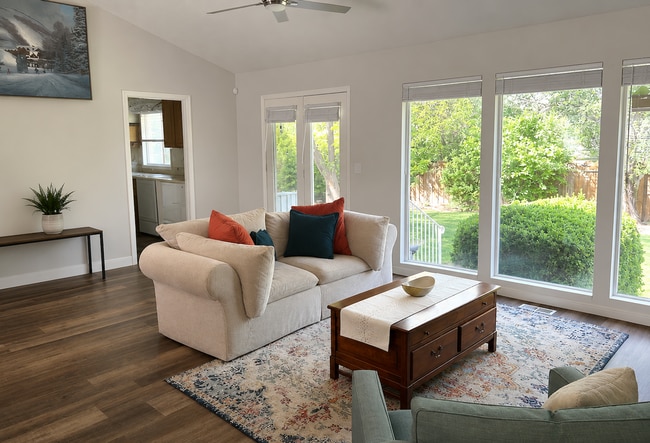 Building Photo - Spacious 5-Bedroom Home in Prime Lehi Location