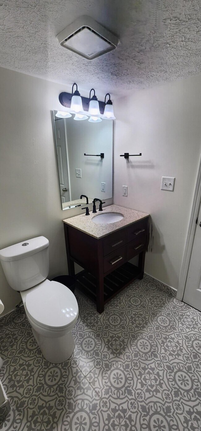 Building Photo - 6054 Southbay Dr