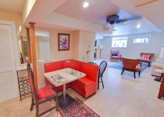 breakfast nook - 6225 Robinwood Rd