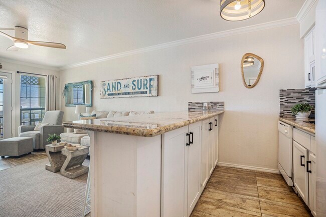 Building Photo - 6300 Seawall Blvd