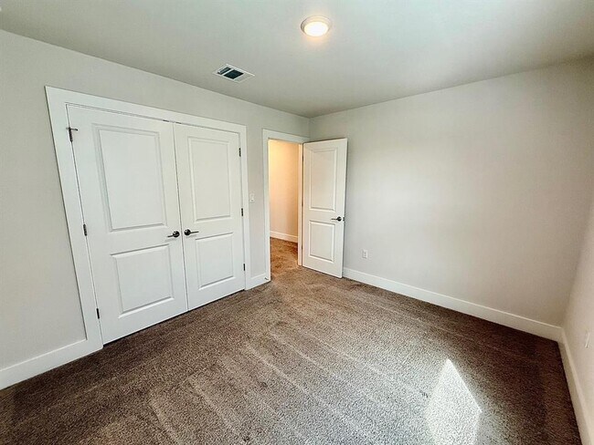 Building Photo - 15705 Oglethorpe Dr
