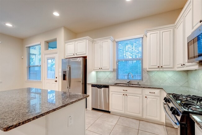 Building Photo - 220 Cheswood Forest Dr
