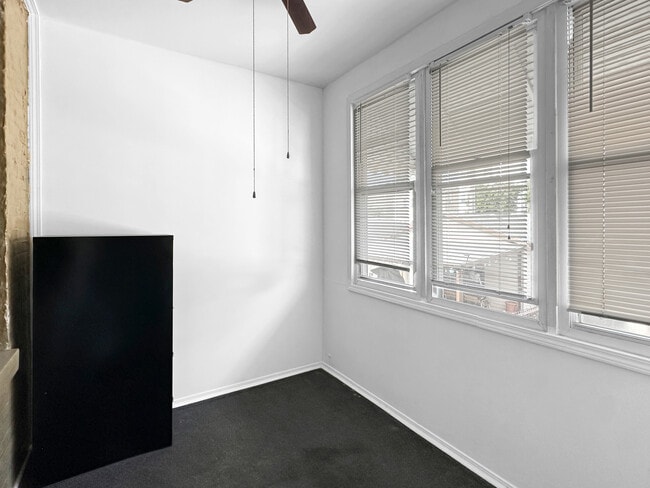 Building Photo - 1654 N Karlov Ave