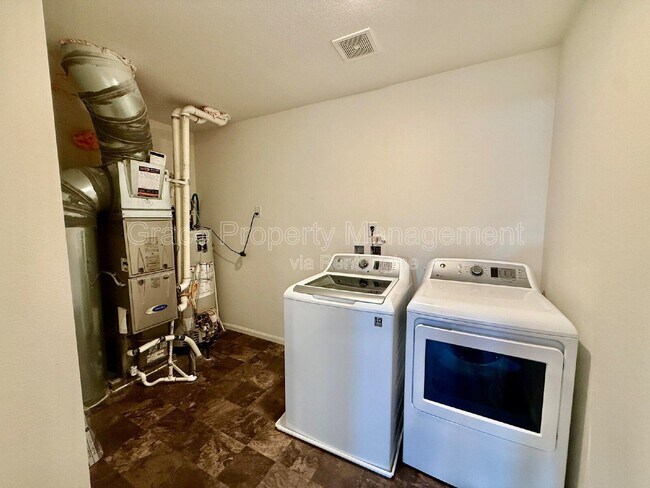 Building Photo - 10569 Waco St